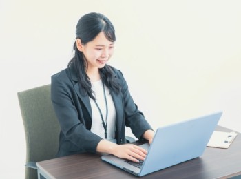 【急募!!】【朝早く帰りも早い/簡単事務作業】即日から勤務可能!